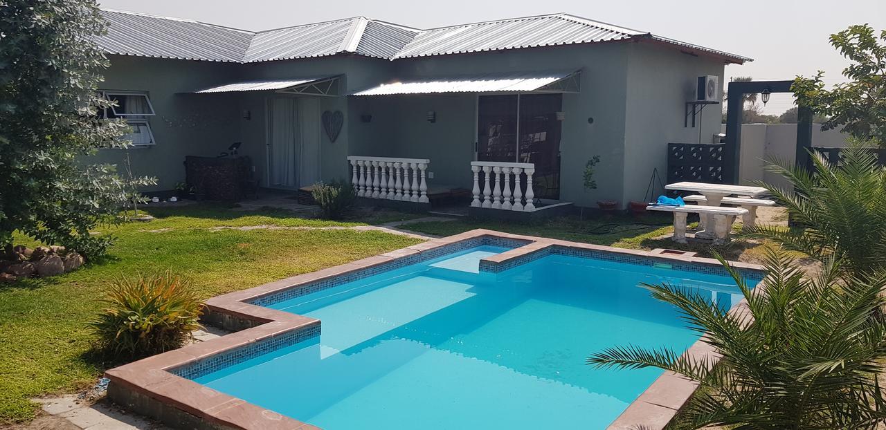 Villa Graf Ongwediva Екстериор снимка